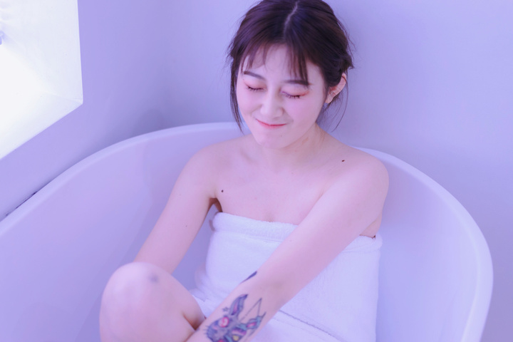 女模特在海边拍写真,19岁女模特图片写真