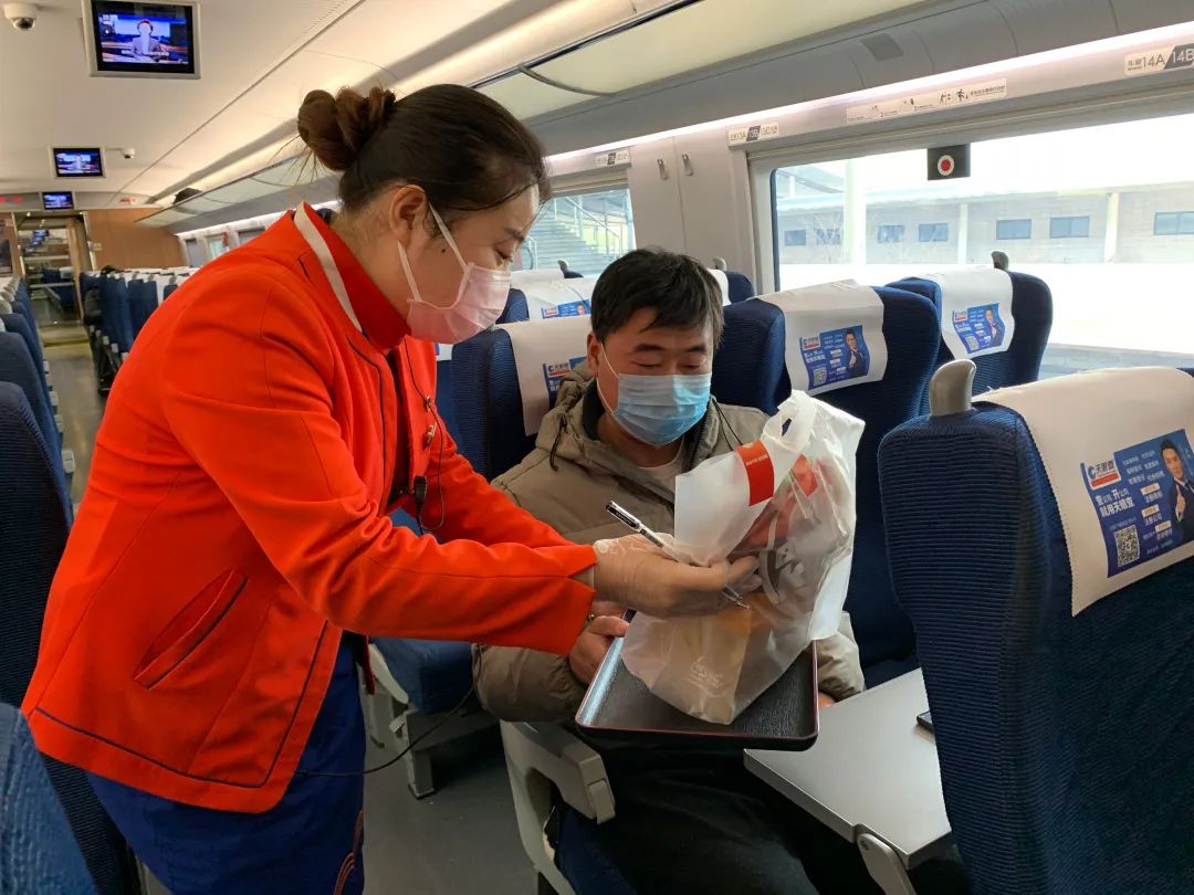 疫情期间火车上提供饭菜吗,疫情期间在火车买东西吃