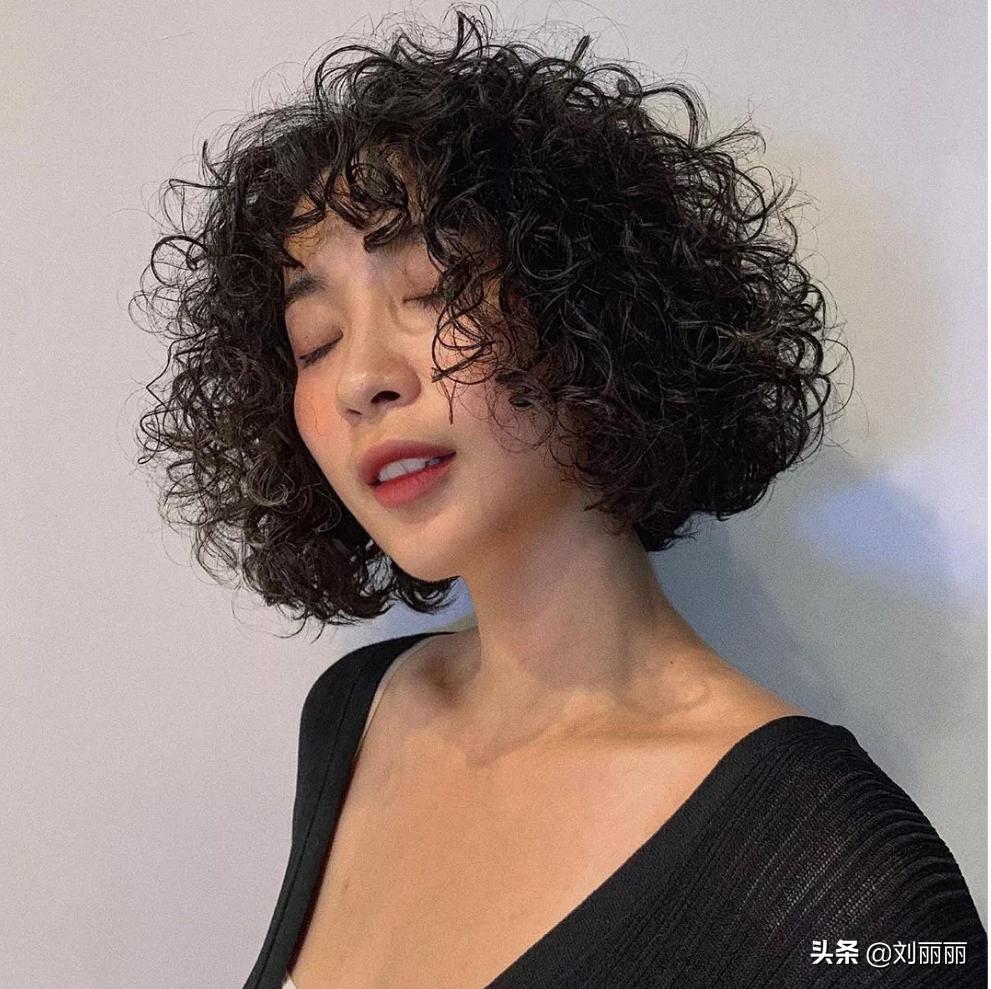 女生短发别针造型,所有女生剪完不用打理的减龄短发