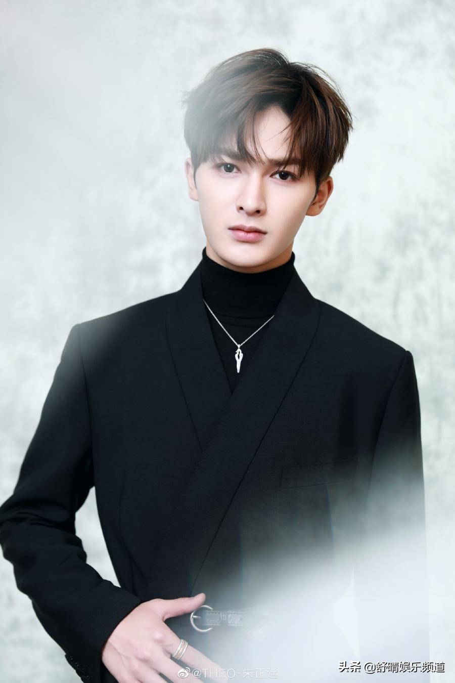 毕雯珺朱正廷孤独的野兽剧组日常,孤独的野兽路透朱正廷毕雯珺