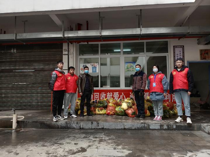 我是雷锋完整版视频,我是雷锋小标兵手抄报