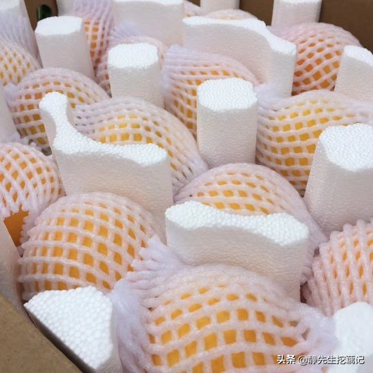 买的黄桃是黄的是假的吗,你买过假的果树吗