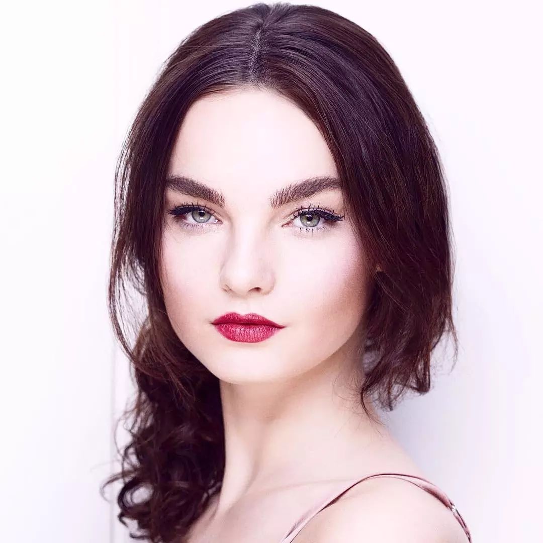 娜扎同款双丸子头,娜扎同款丸子头可爱俏皮女友感