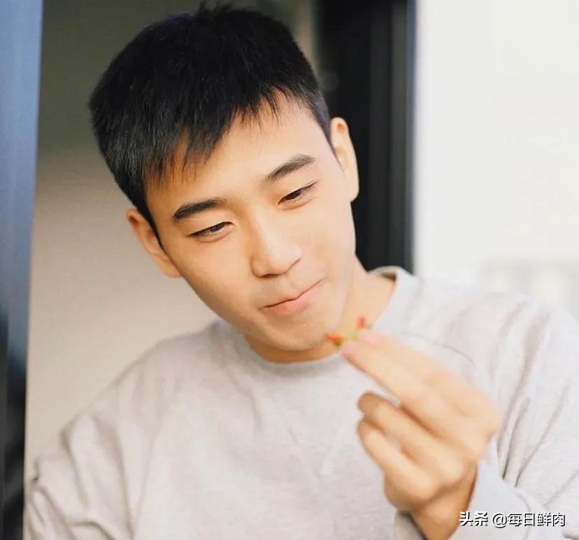 留学澳洲的肌肉天菜，你肯定也用他照片当过头像！