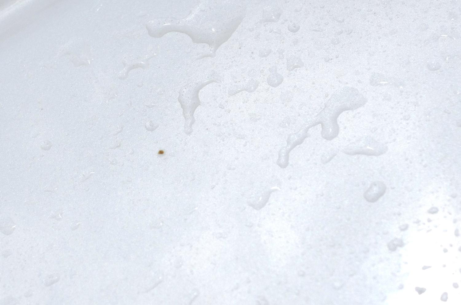 汽车布座椅有污渍怎么清洗,白色汽车上有黑色污渍怎么清洗