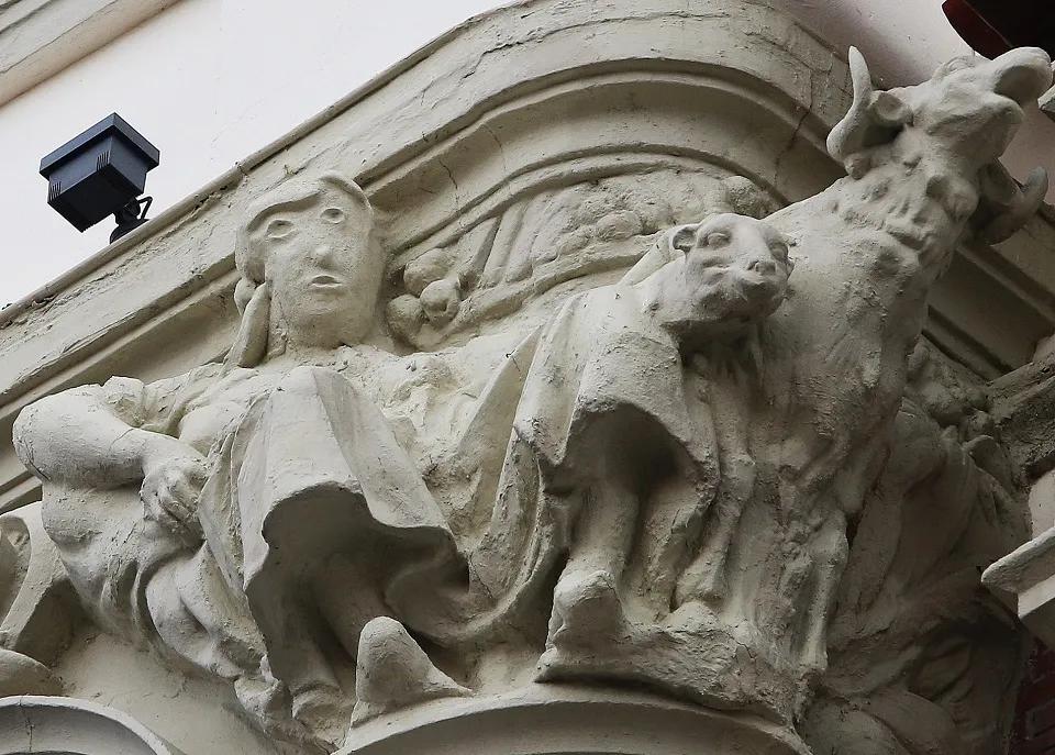 笑到流泪，毁容式*物文**修复引网友群嘲！少女变大妈，太辣眼睛