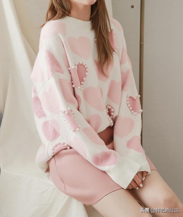 2020元旦韩国发布的新款毛衣款，再次流行休闲款，主题细节带个性