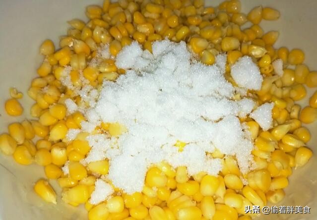 玉米烙只煎一面吗,玉米烙刚开始做为什么不粘