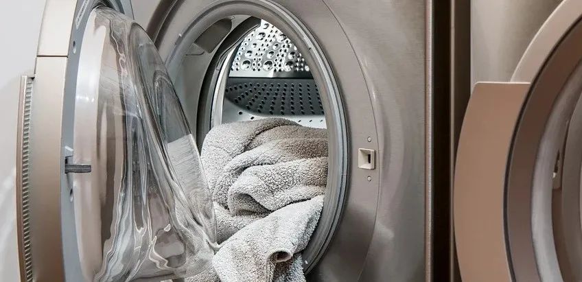 内衣跟袜子可以一起洗,内衣可以和袜子放一起晾吗