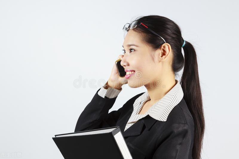 野人49.谁在乾坤山*窥偷**我？齐莽正感觉难受时山上滚下了石头