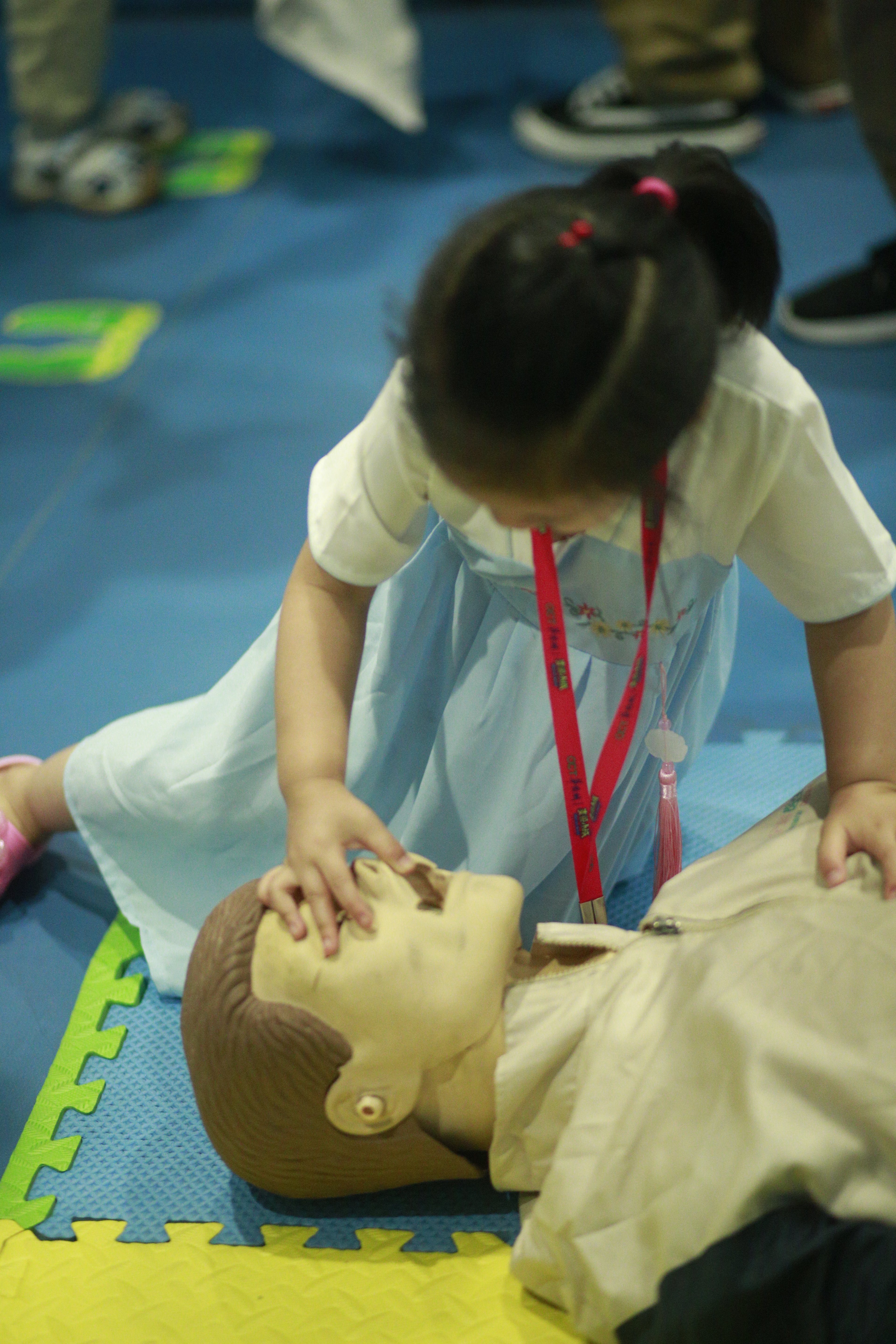 暑期狂欢--彤*妞小**第一次体验麦鲁小城，嗨翻喽