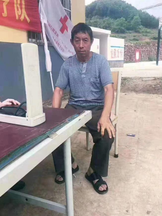 河南平顶山公益帮助贫困老人,平顶山市关爱贫困老人的好心人