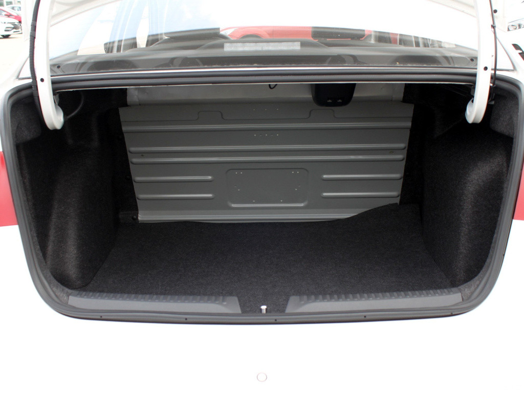 桑塔纳和朗逸哪个更值得购买,高配桑塔纳价格