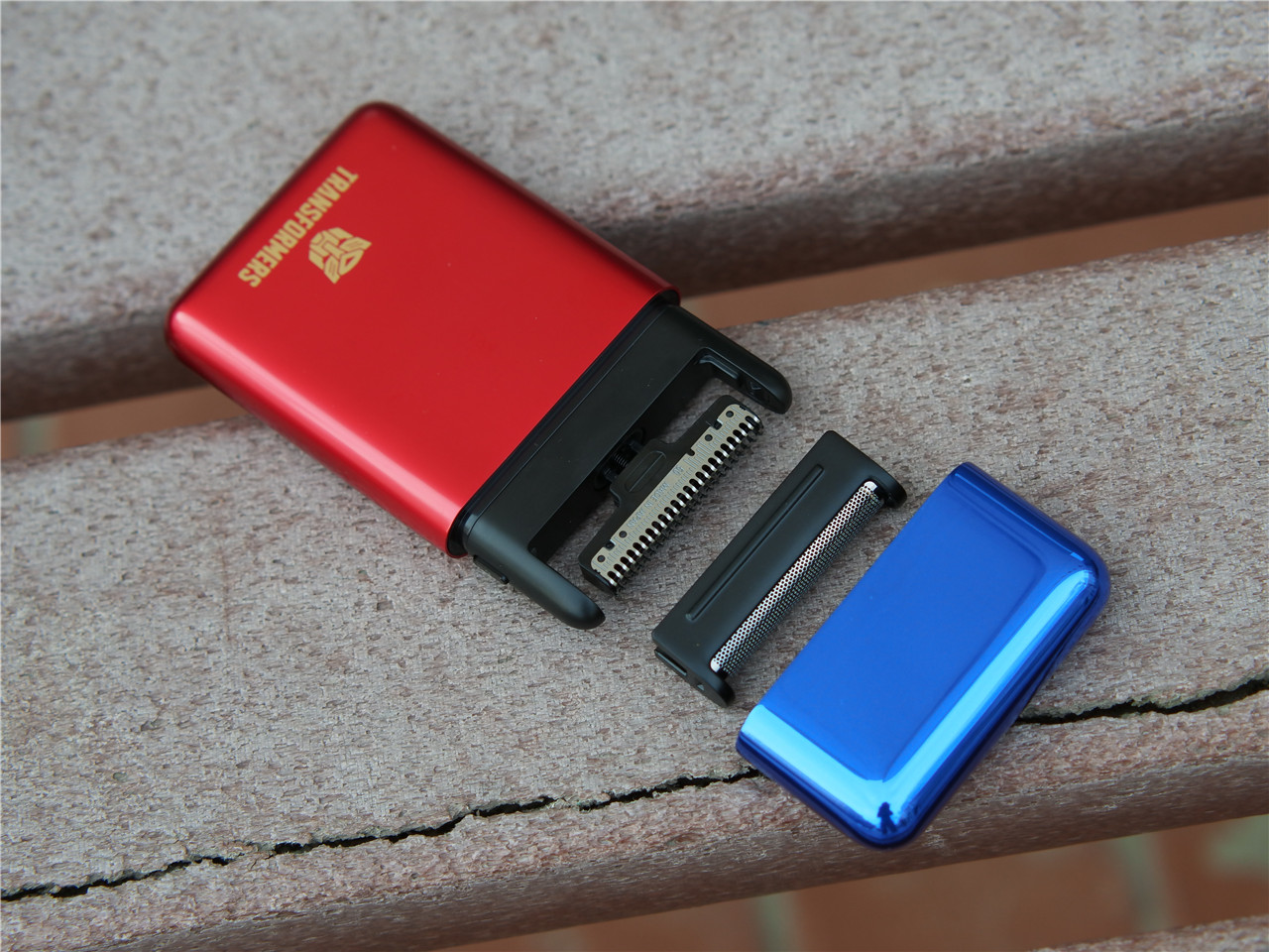 须眉剃须刀变形金刚,须眉变形金刚版剃须刀