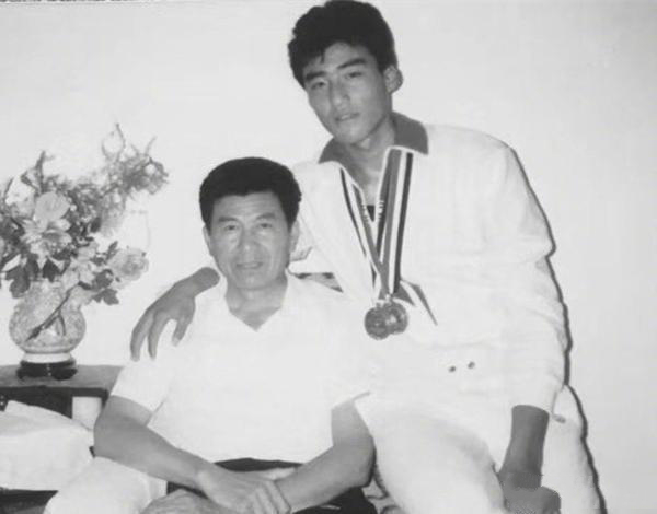 至今未婚的10位港台大龄男星,至今不娶妻的11位港台大龄男星