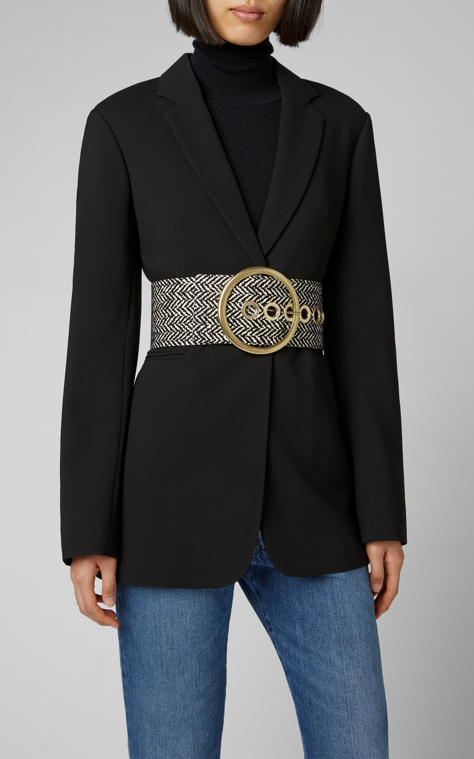 一条时髦的腰带帮你解救身材焦虑,腰带系得好秒变时髦精