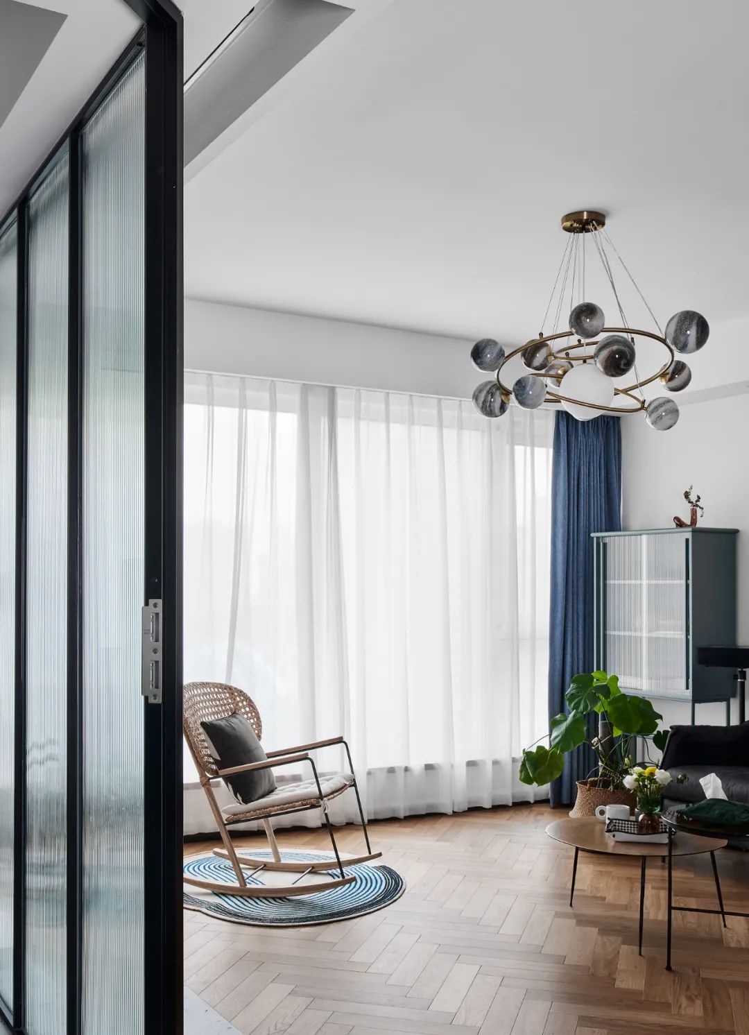 邻居秀家|细节控的家有多治愈?单凭她家开关就能出圈了