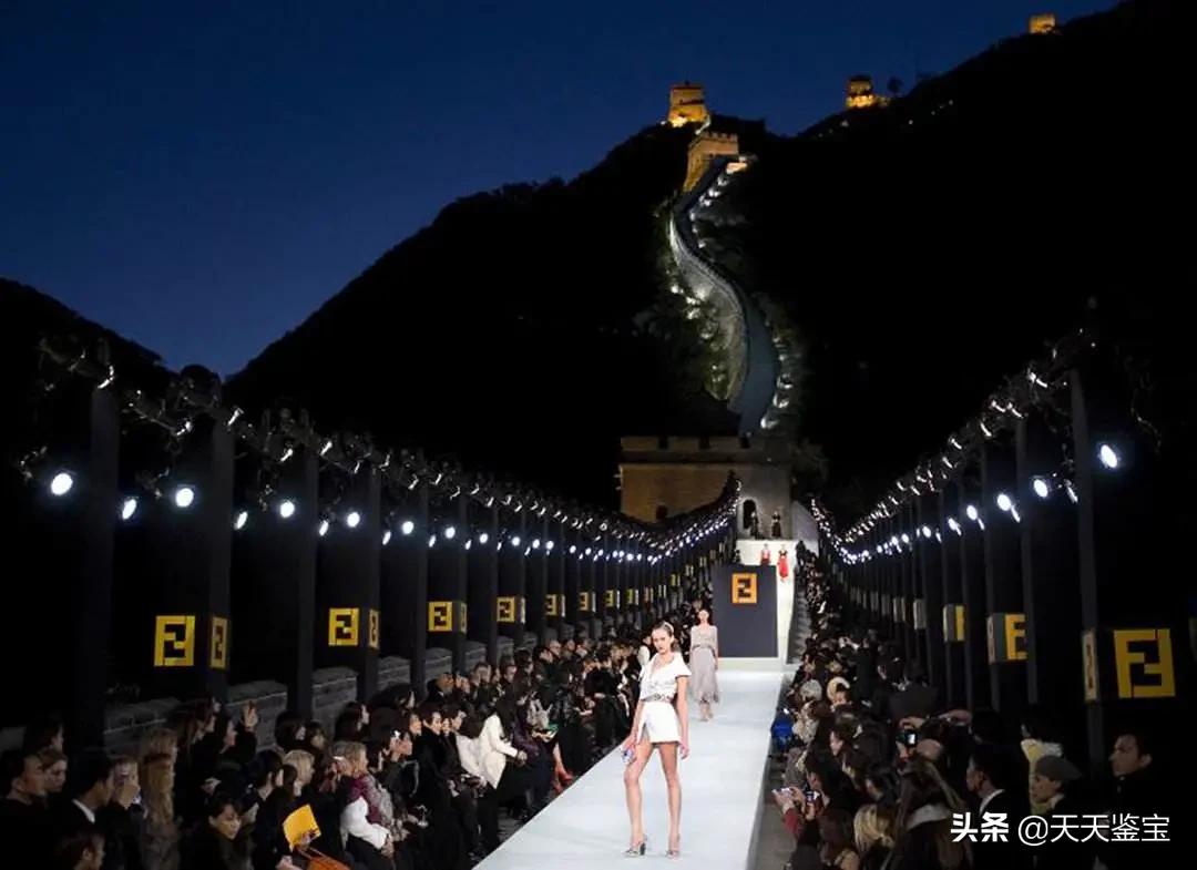 最近火爆的腋下包休闲,最近火爆的腋下包轻奢