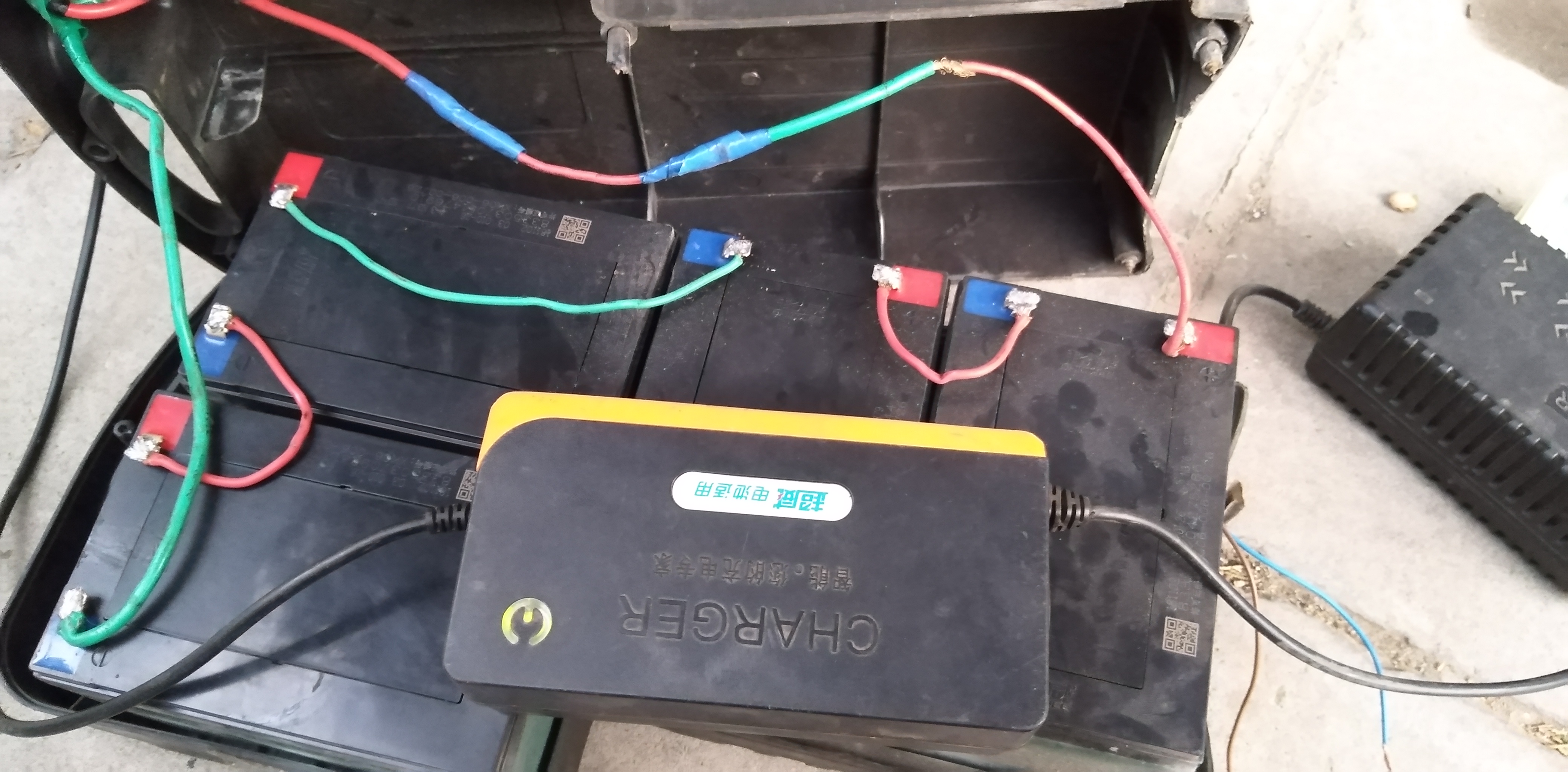 电动车放久了充电器充不进电,电动车放置时间长了充电充不进去