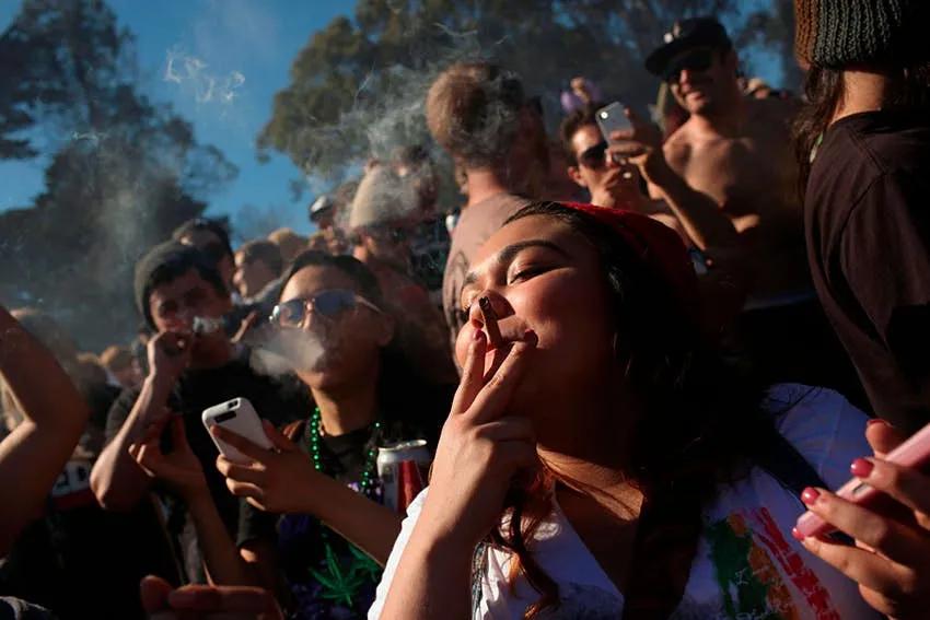 美国刚公布*麻大**全面合法化草案：*麻大**秒变“保健品”！留学生须知