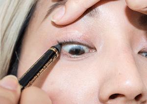 新手眼线技巧,拒绝缝纫机右手,完美眼线学会这几招轻松搞定