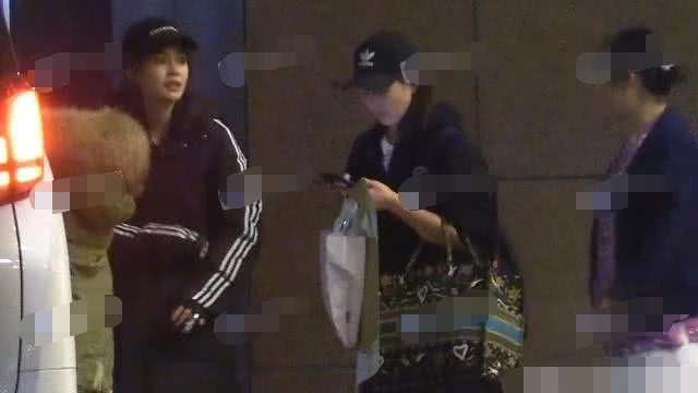 杨颖为救赵丽颖手指骨折过程,杨颖手指受伤