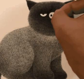 她用2元针管笔作画便惊艳了世界,他用粉笔画了一只猫