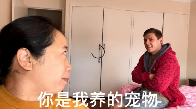 中国网红大妈嫁澳洲小伙被骂母子恋，发视频怒怼网暴，郭家铭吃瓜