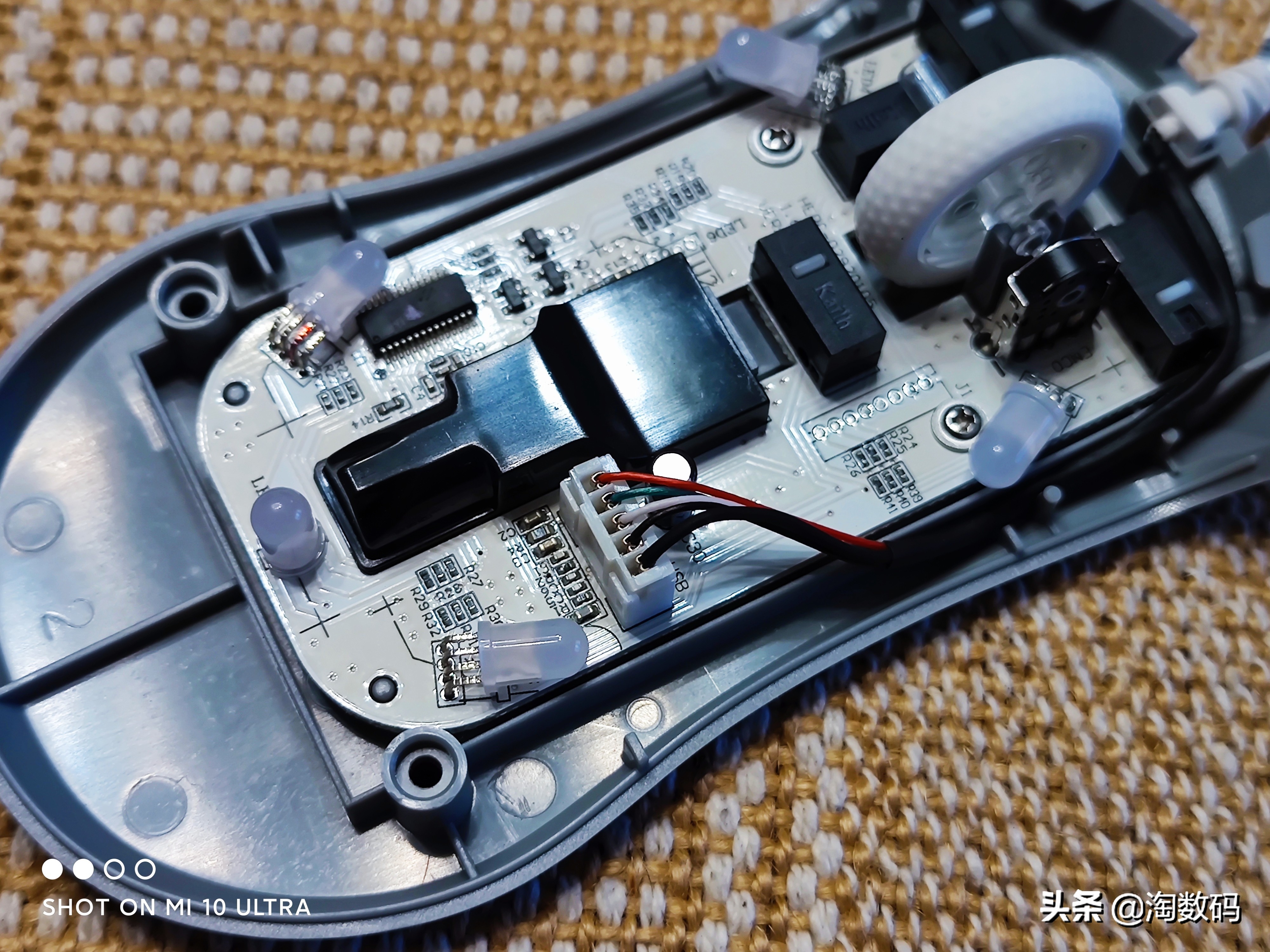 欧姆龙鼠标微动开关盖子如何拆,欧姆龙蓝点微动鼠标