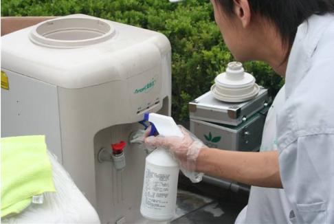 饮水机不清洗长期喝对身体的危害,饮水机经常开着对饮水机伤害大吗