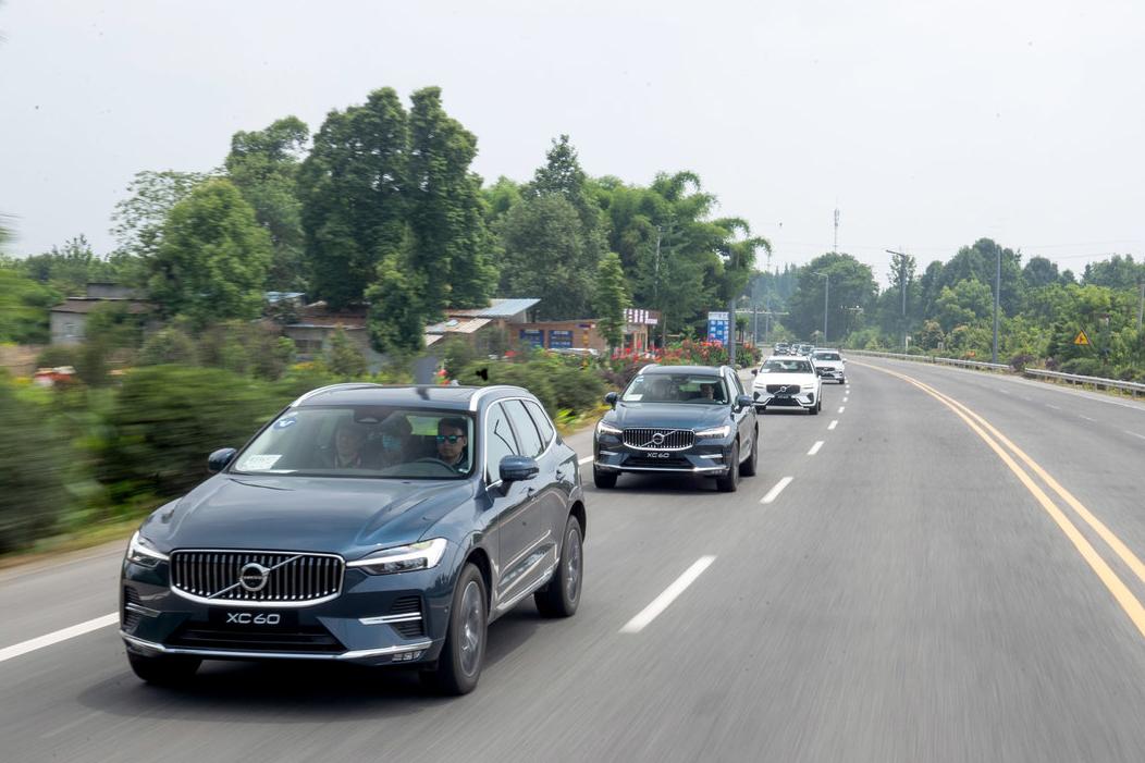 沃尔沃XC60安全测评,沃尔沃suvxc90和xc60选哪个