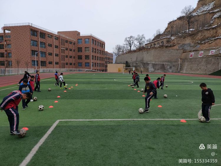 城南中心小学足球社团,龙泉街道中心小学足球社团