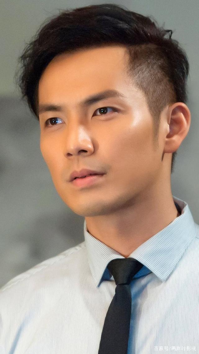 留了胡子反而更帅的男星,刮掉胡子帅到爆的男星