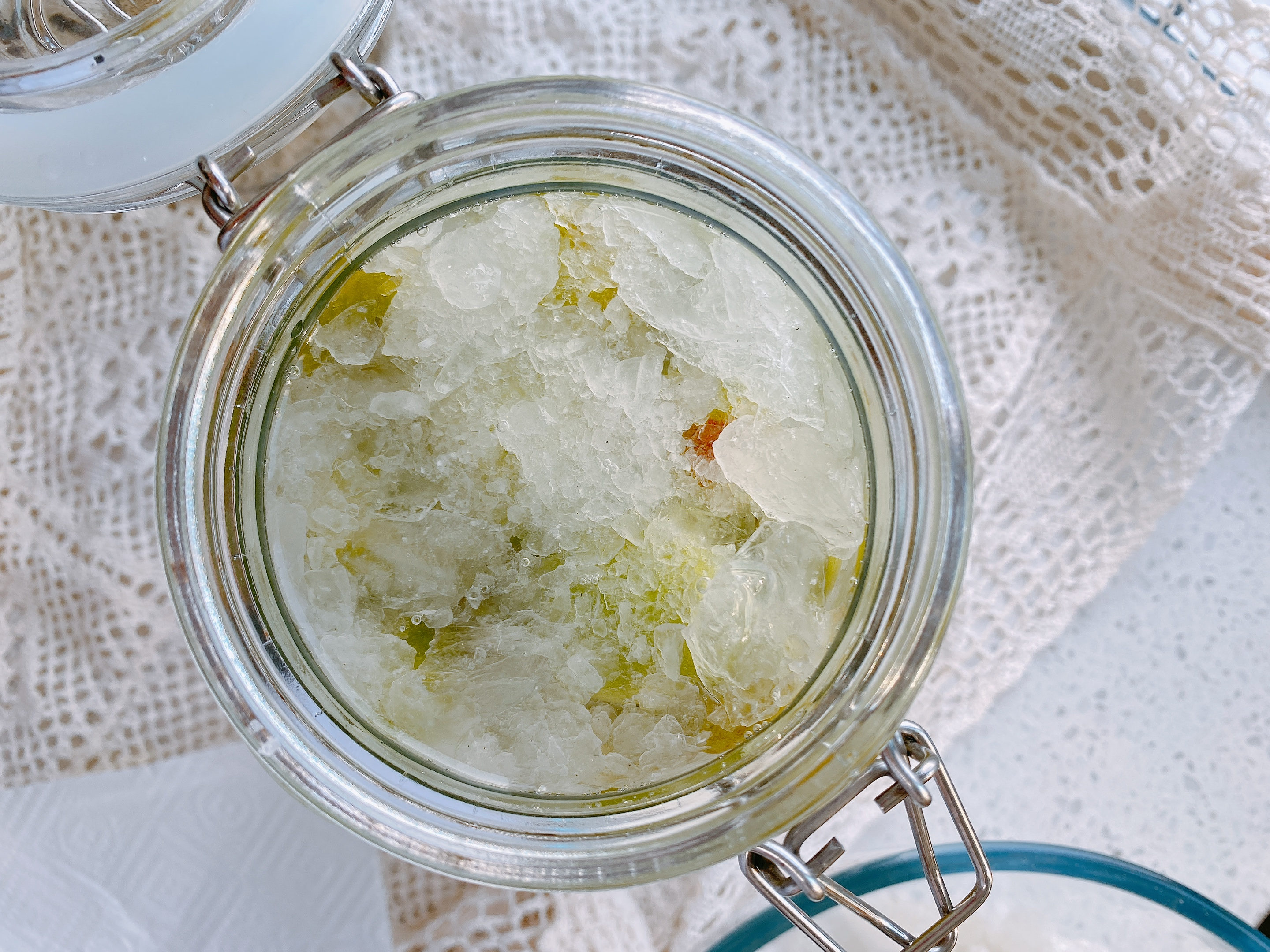 青梅酒用浓香还是酱香好喝,青梅酒最好选什么白酒