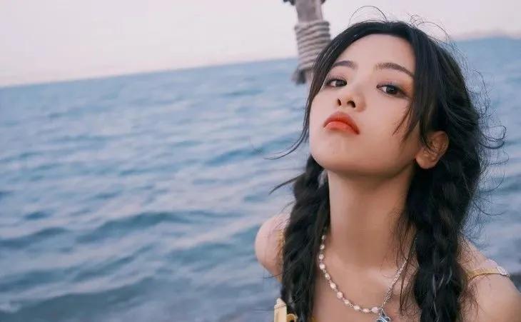 jk女团杨超越,jk杨超越同款