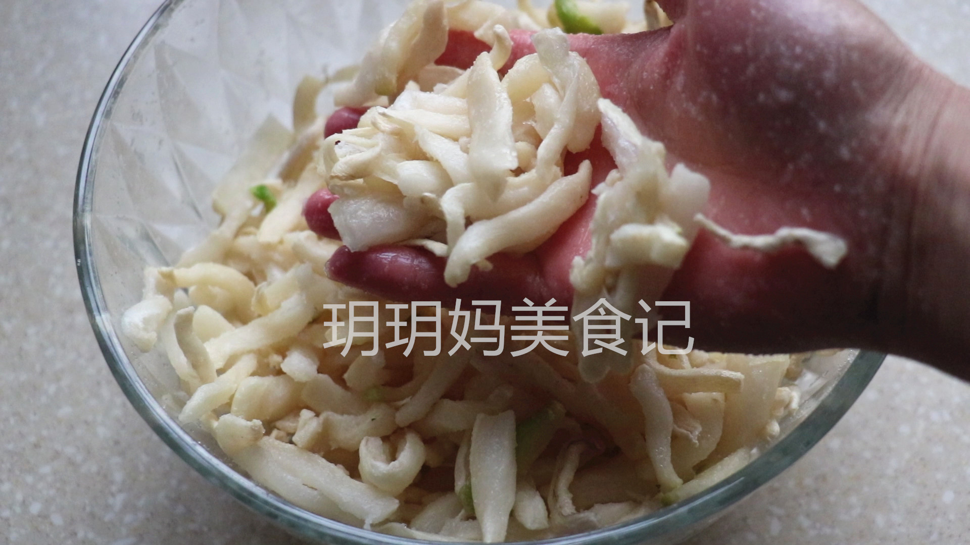 萝卜干的腌制方法和步骤酸甜不坏,腌制整个萝卜干的方法简单