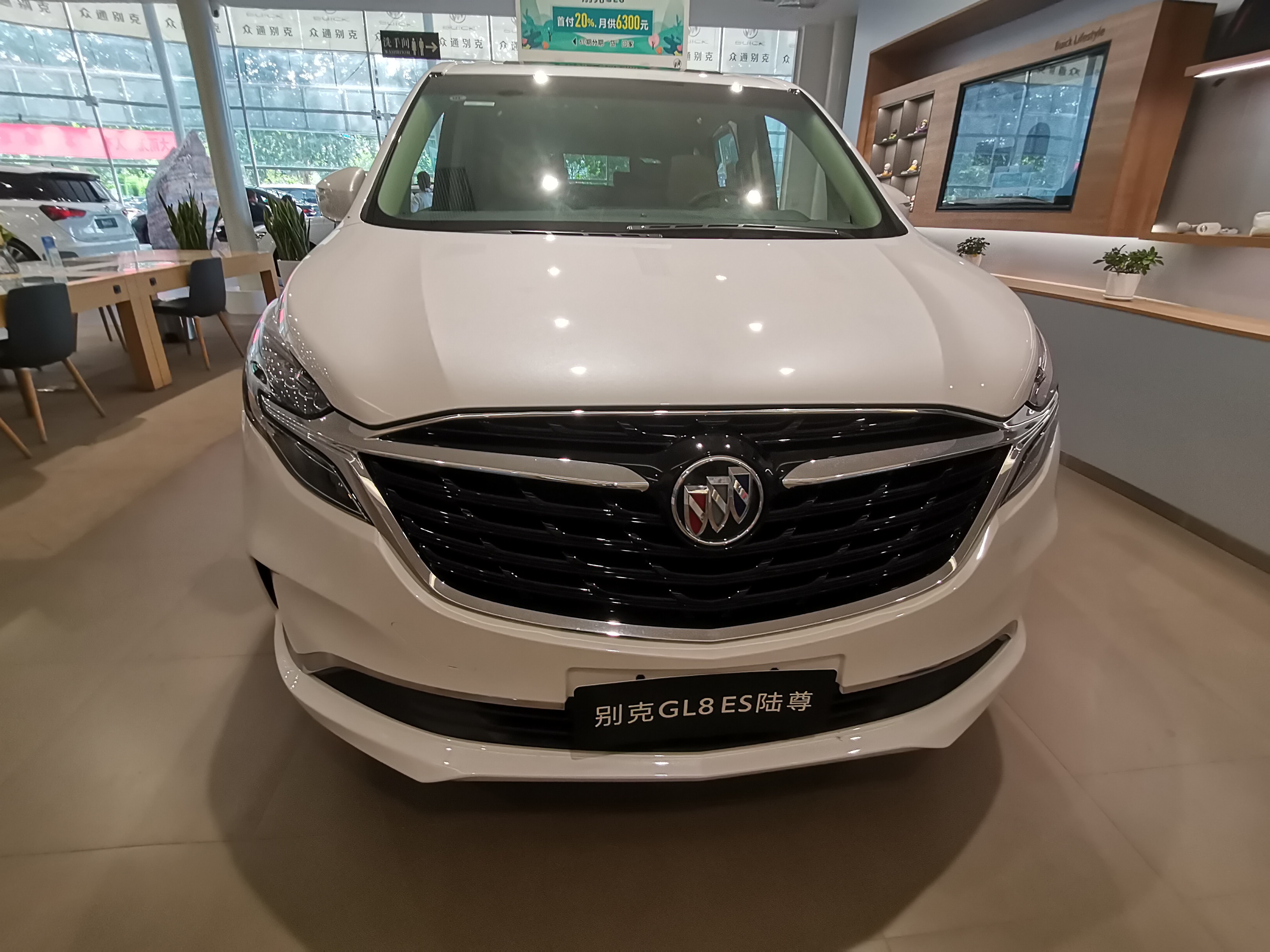 最新款别克gl8商务车陆尊,2022年gl8陆尊