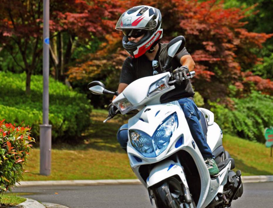 小排量踏板车带双通道abs车型推荐,带abs的几款125踏板车前后碟刹