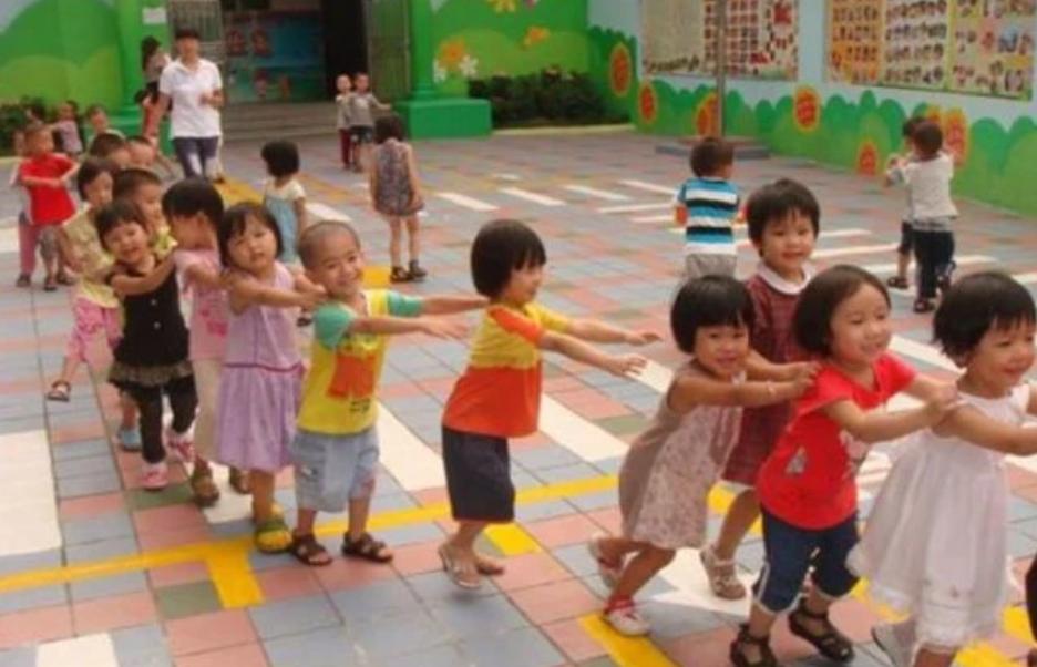 幼儿园不建议孩子生日送蛋糕,孩子过生日要不要带蛋糕到幼儿园
