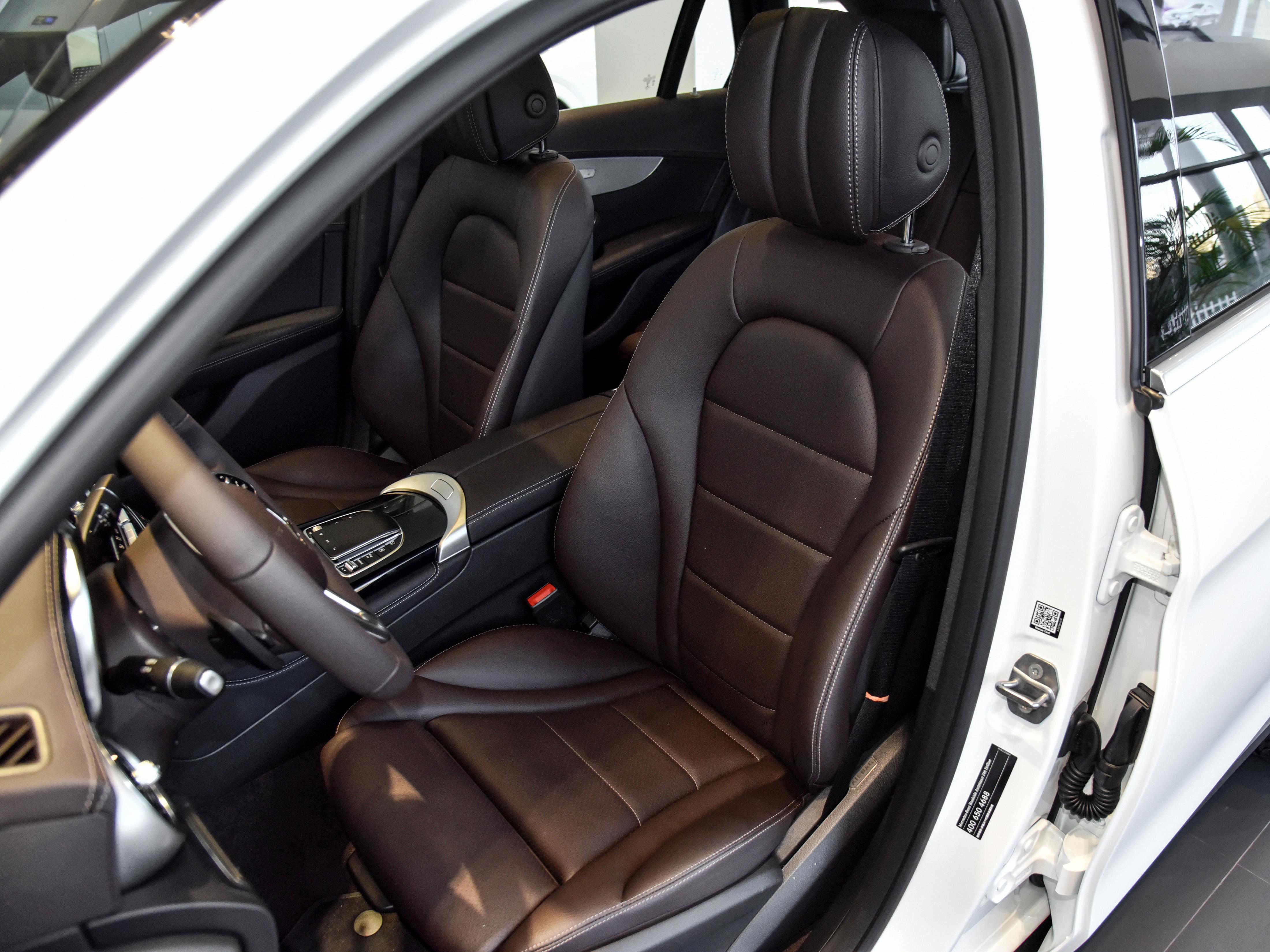 奔驰glc2023款glc260l4matic动感型5座,2020款奔驰glccoupe豪华轿跑suv