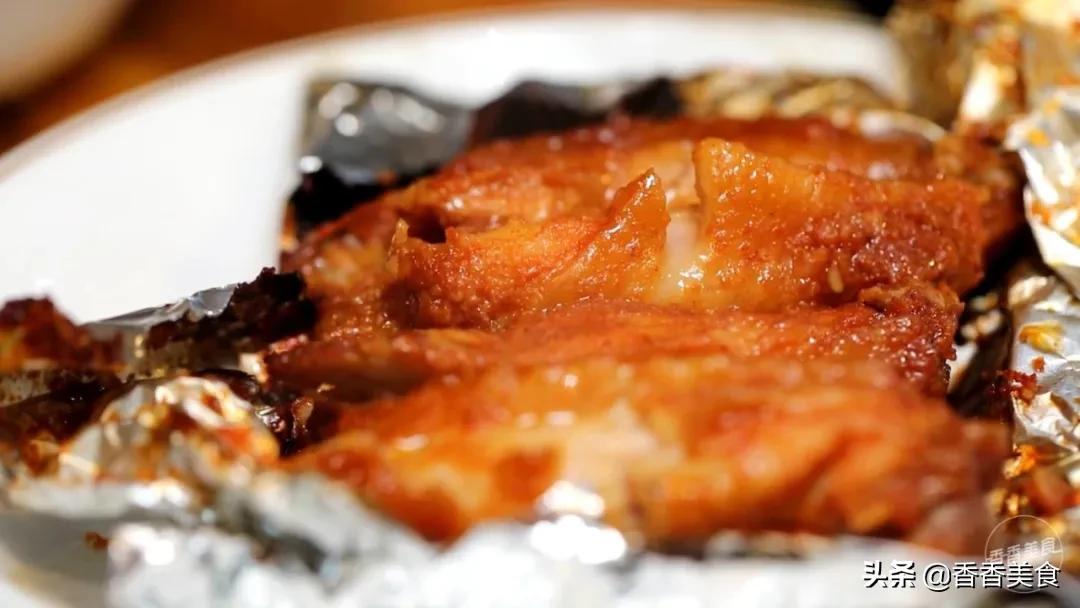 人山人海来吃肉,大哥小弟都说香