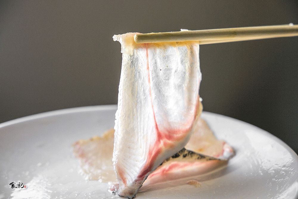 1块钱撸四盘！薄如蝉翼的蝴蝶鱼片，让你一口鲜掉眉毛！