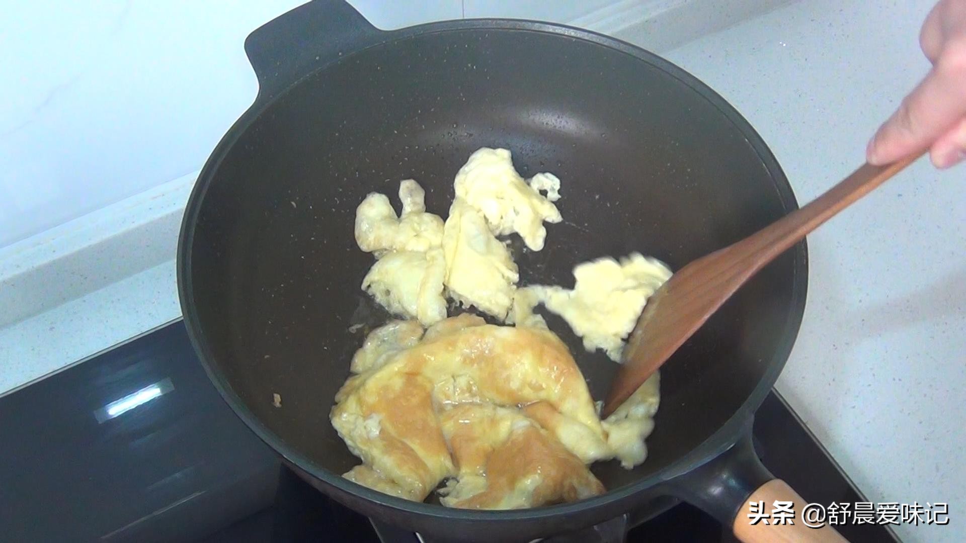 凉拌西兰花的最简单的家常做法,凉拌西兰花最好吃简单的做法