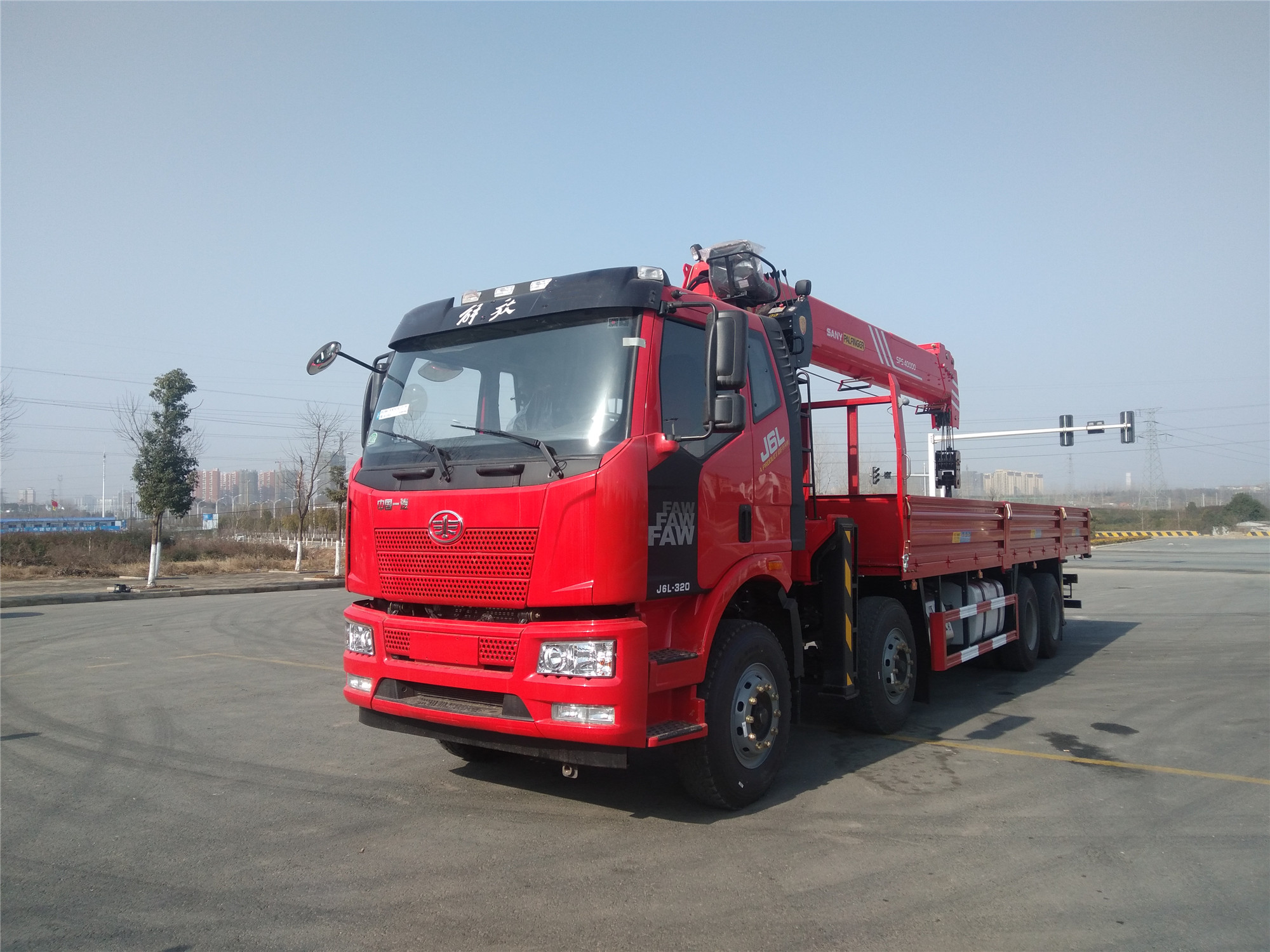 随车吊拉电杆注意事项,折臂随车吊的注意事项