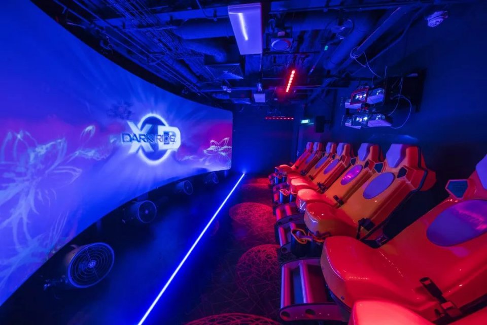 世界梦号内部游览过程 (探索梦号邮轮参观攻略)