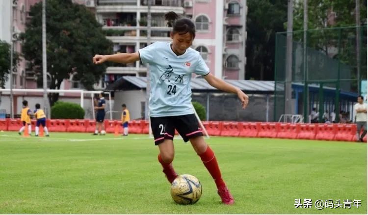 五个爱踢足球的贵州山区少女，能在广州逆天改命吗？