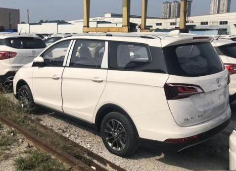 宝骏7302019款原车大屏咋操作,宝骏730对比宝骏730混动