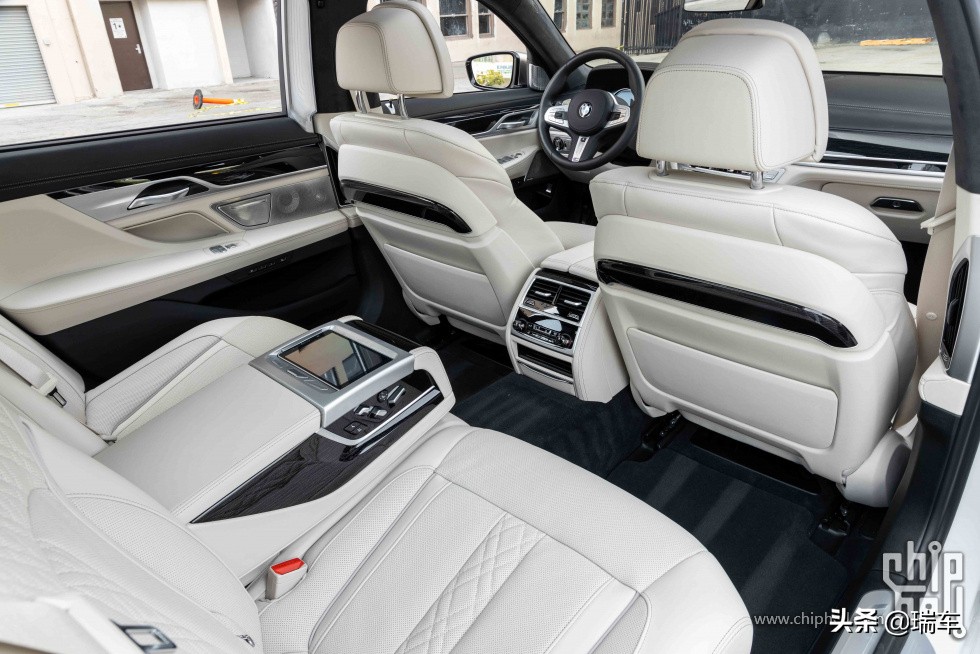 新款宝马m760liv12曜影特别版,宝马的v12
