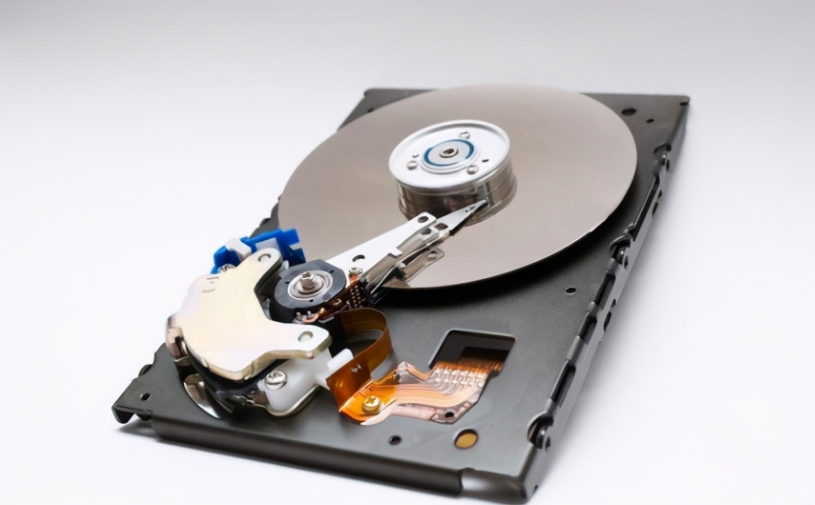 移动硬盘和u盘哪个寿命高,为什么u盘比移动硬盘便宜