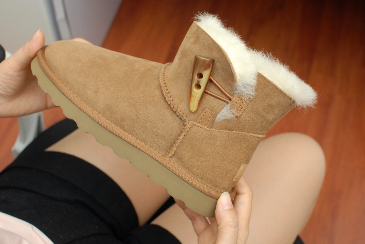 中筒经典款羊皮毛一体雪地靴,羊皮毛一体加厚厚底雪地靴女
